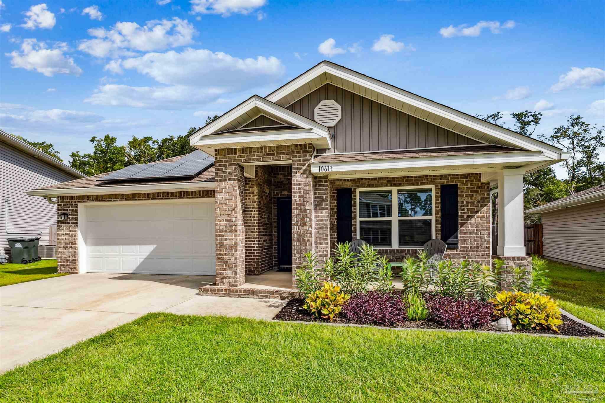 Property Photo:  10613 Queens Gate Cir  FL 32506 