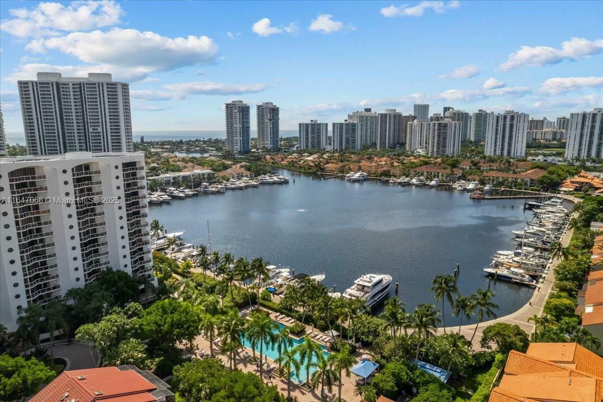 Property Photo: 3598 Yacht Club Dr 302 FL 33180