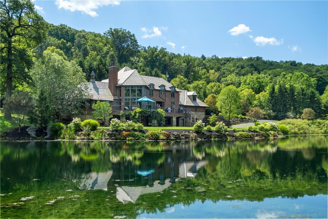 1635 Pegher Ln  Franklin Park PA 15143 photo