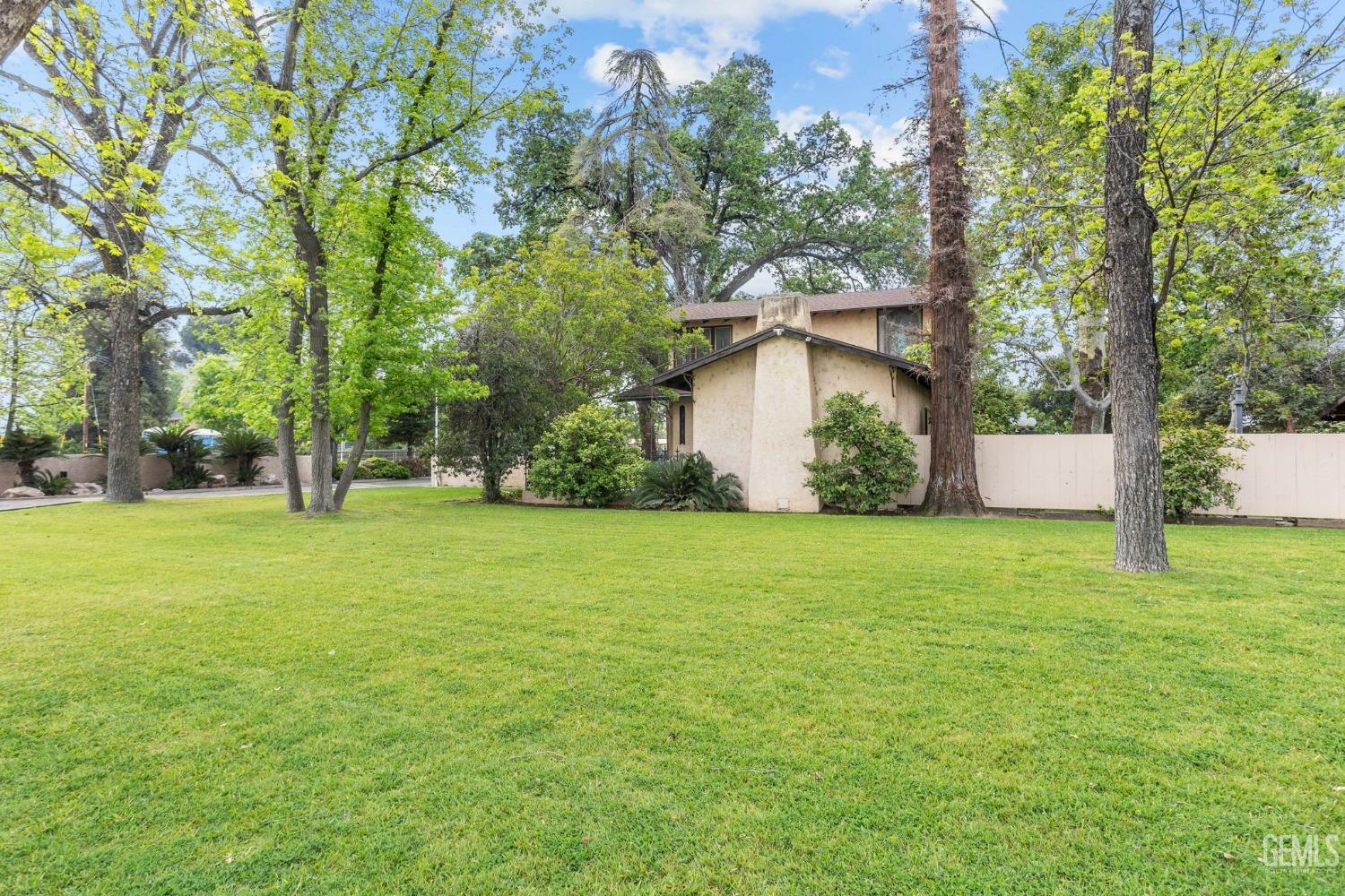 Property Photo:  415 E Belle Terrace  CA 93307 