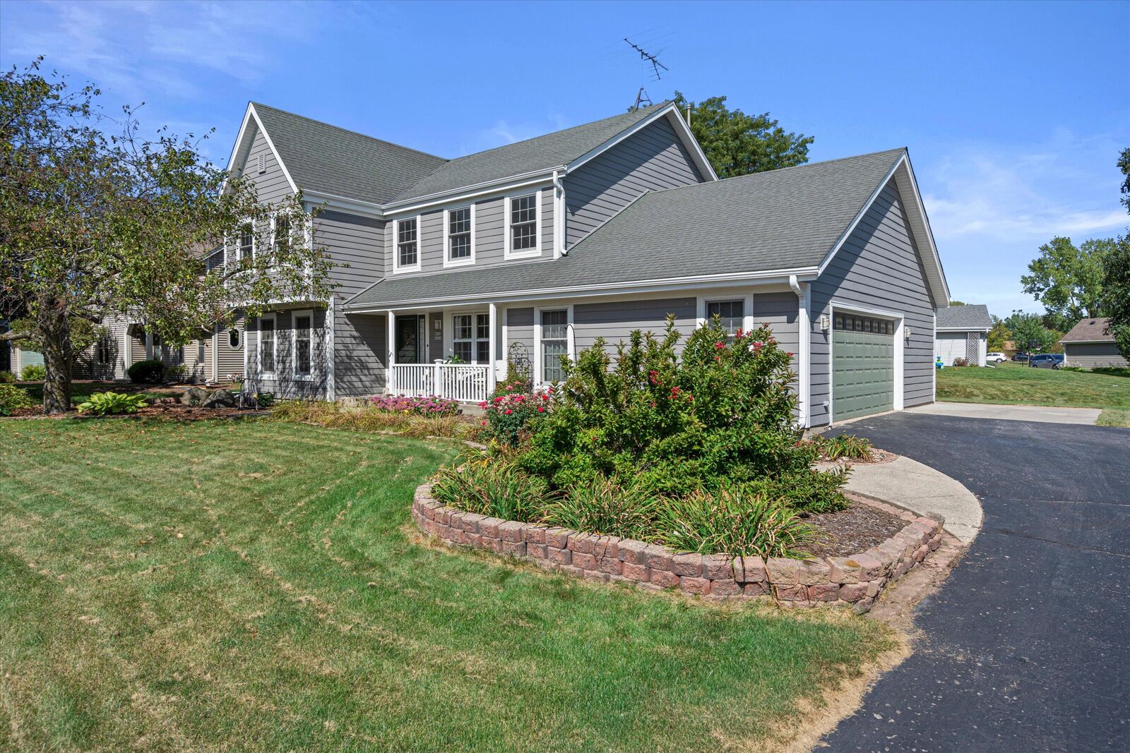 Property Photo:  W226n2518 Oakwood Ln  WI 53186 
