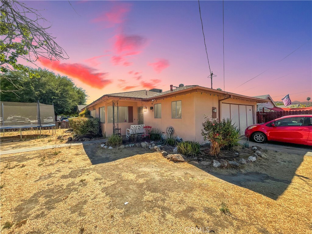 Property Photo:  810 S Santa Fe Street  CA 92543 