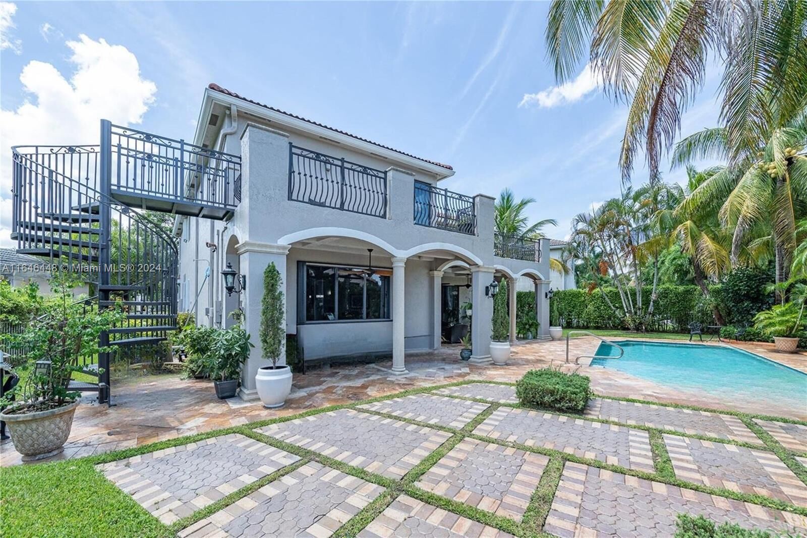 Property Photo:  2008 SW 176th Ter  FL 33029 