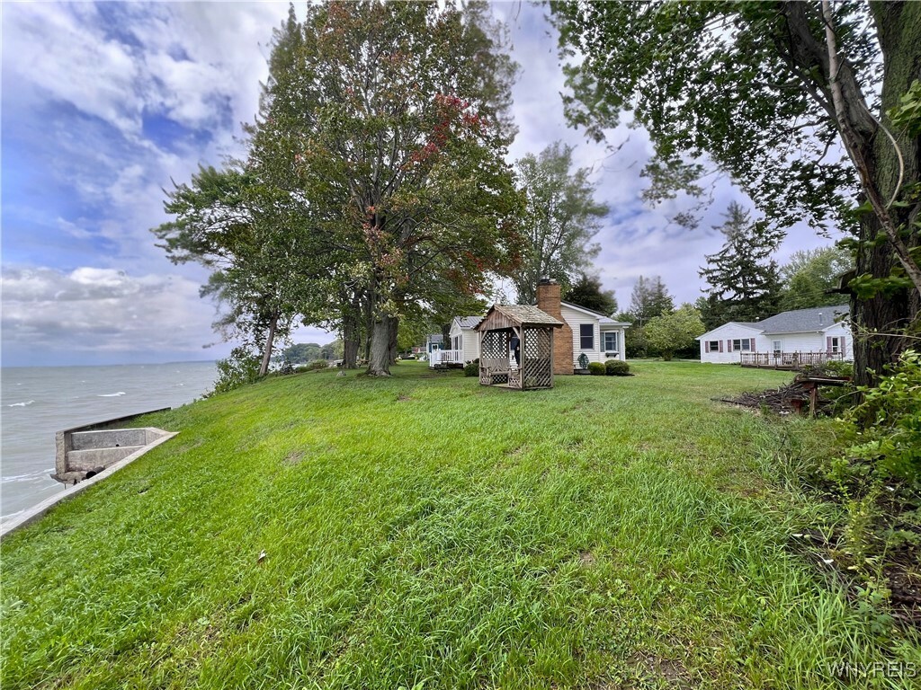 Property Photo:  9912 & 9910 Shorecliff Road  NY 14006 