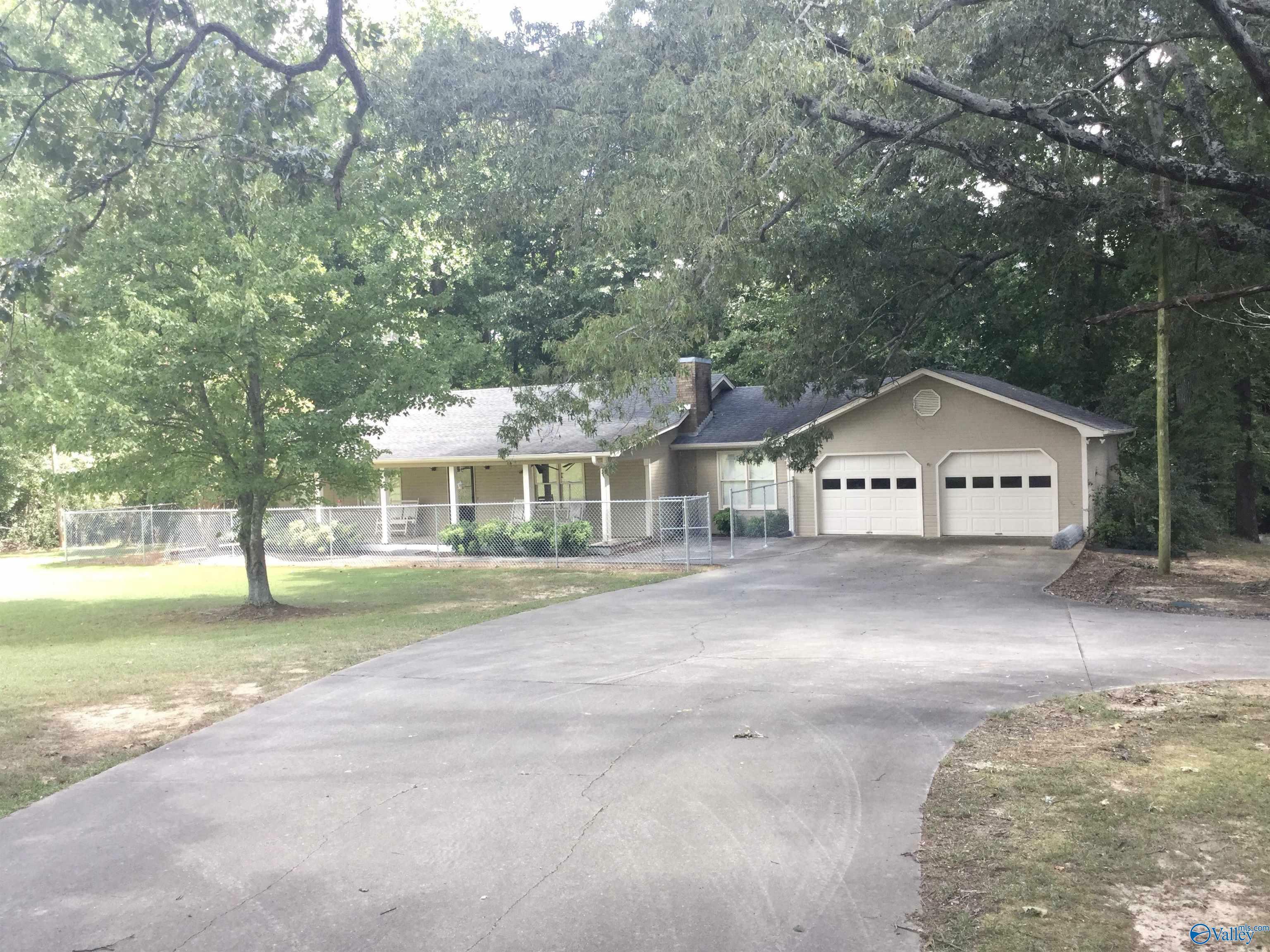 Property Photo:  63 County Road 1546  AL 35058 