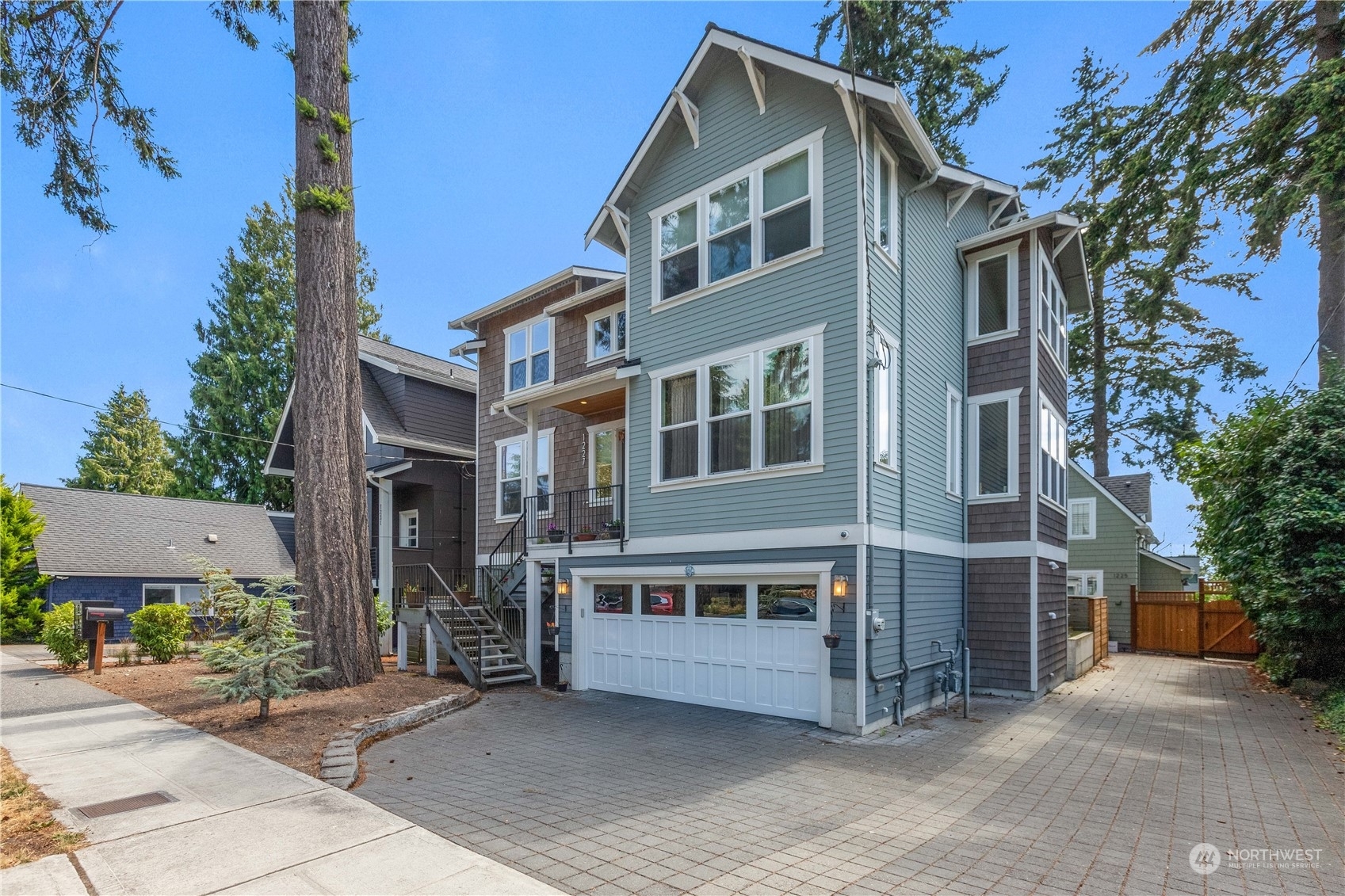 Property Photo:  1227 NE 88th Street  WA 98115 