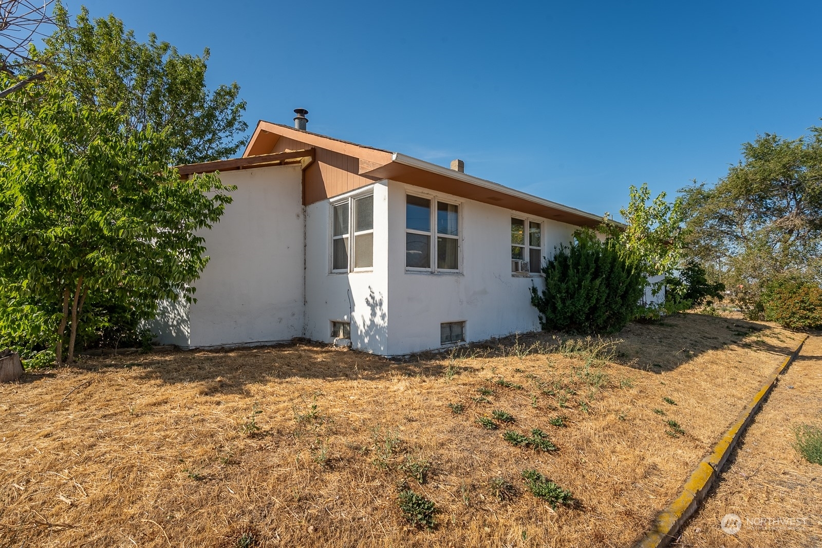 Property Photo: 301 S Elm Avenue WA 98857