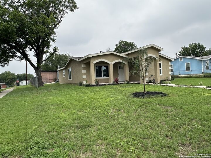 Property Photo: 455 Demya Dr TX 78227
