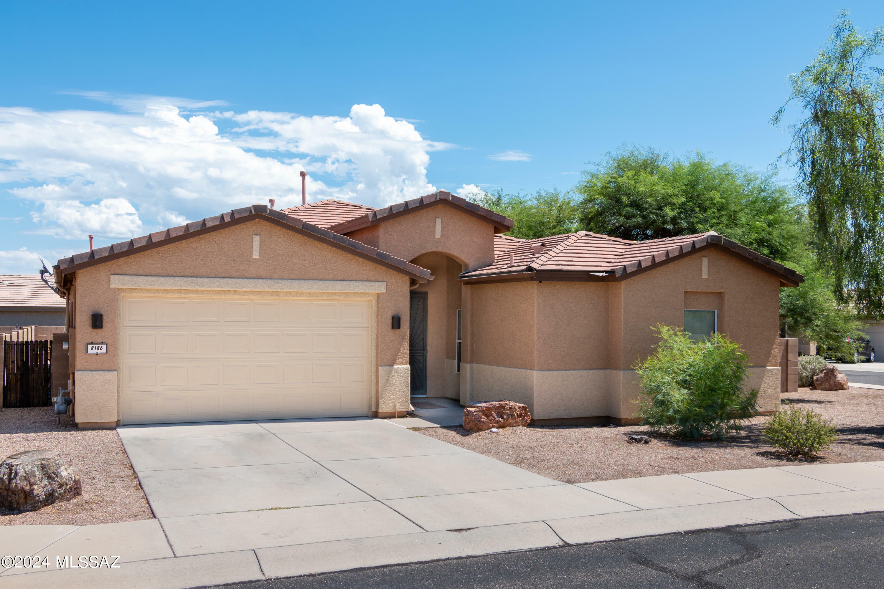 Property Photo:  8186 N Stonehill Drive  AZ 85743 