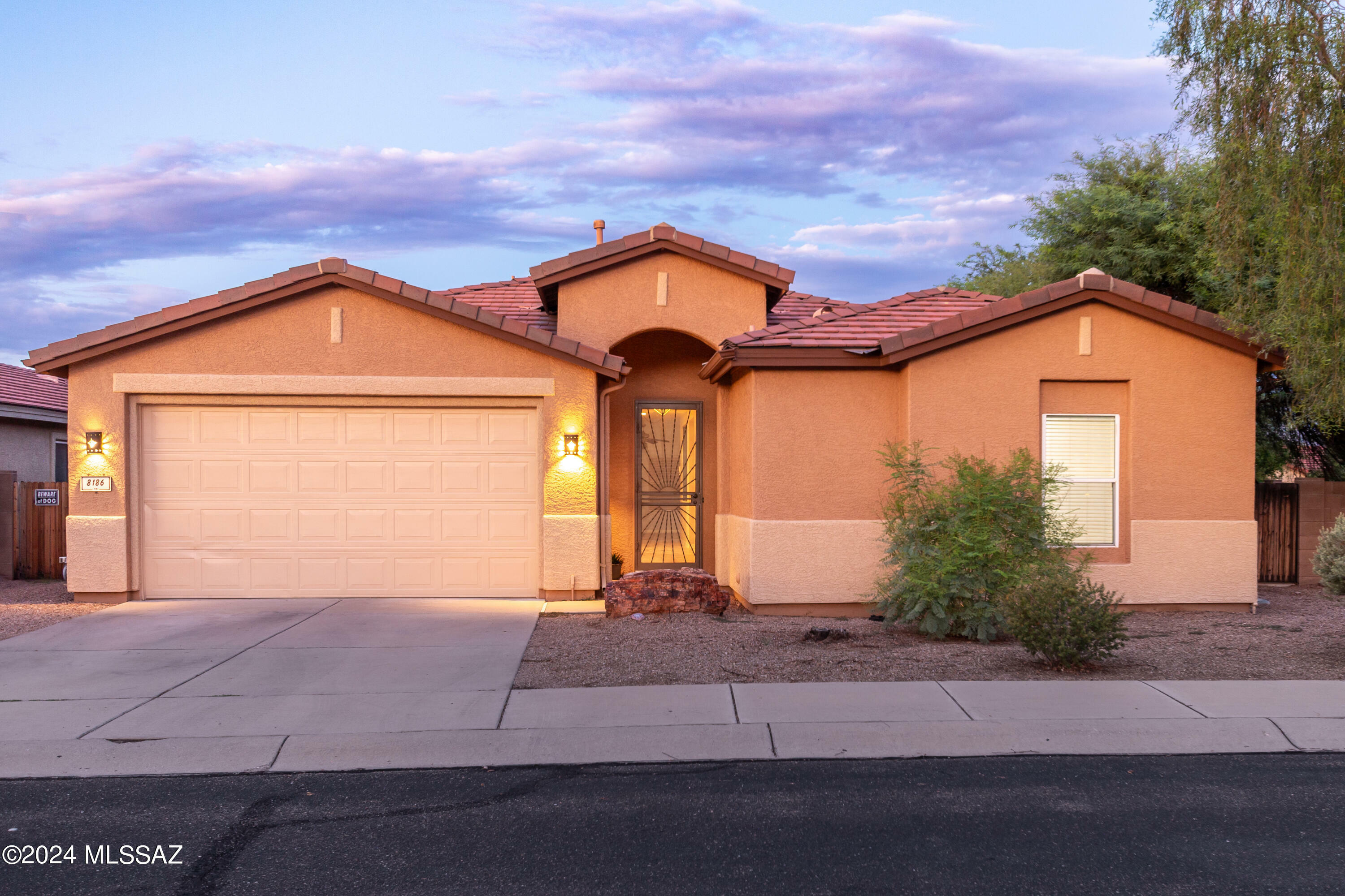 Property Photo:  8186 N Stonehill Drive  AZ 85743 