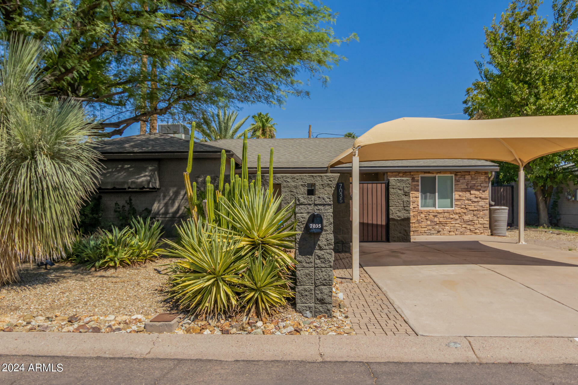 Property Photo:  7035 N 11th Way  AZ 85020 