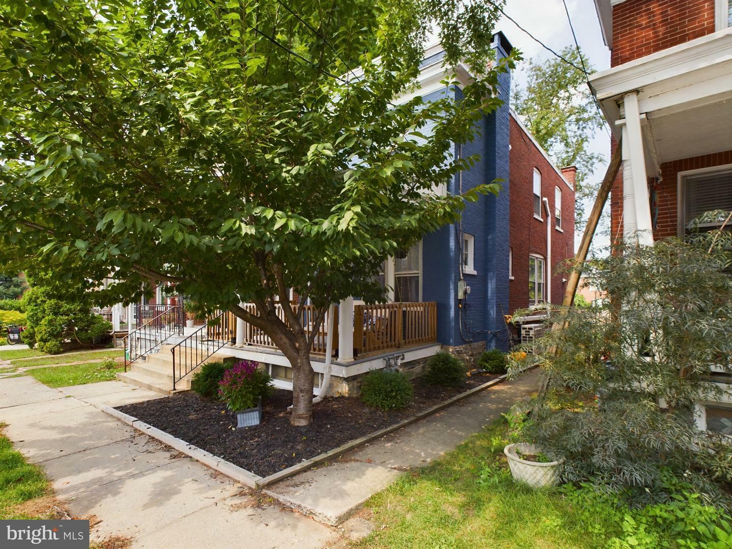 Property Photo:  927 Edgewood Avenue  PA 17603 