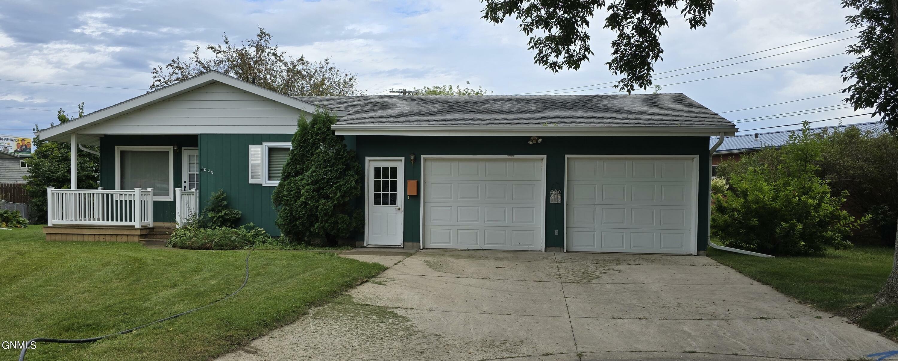 Property Photo:  1029 5th Avenue SW  ND 58401 