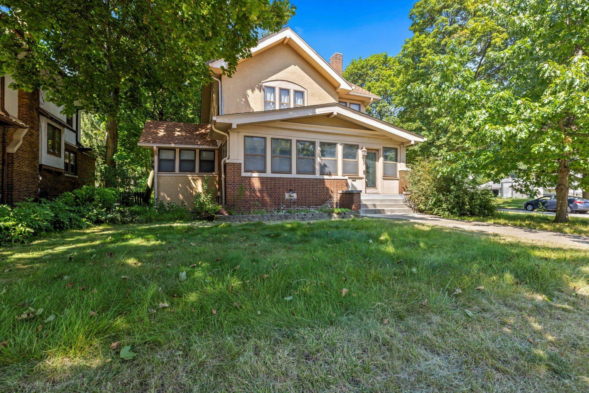 Property Photo:  724 Arcadian Ave  WI 53186 