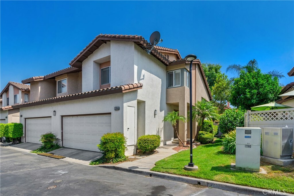 Property Photo:  12954 Avenida Empresa  CA 92503 