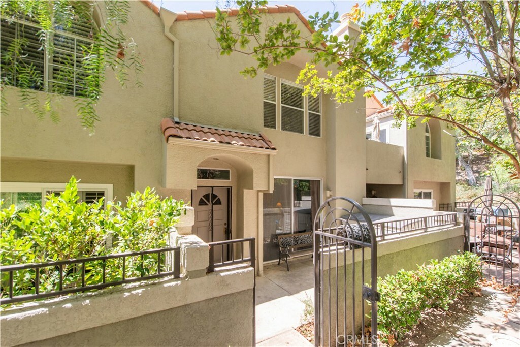 Property Photo:  22202 Wildwood Place  CA 91311 