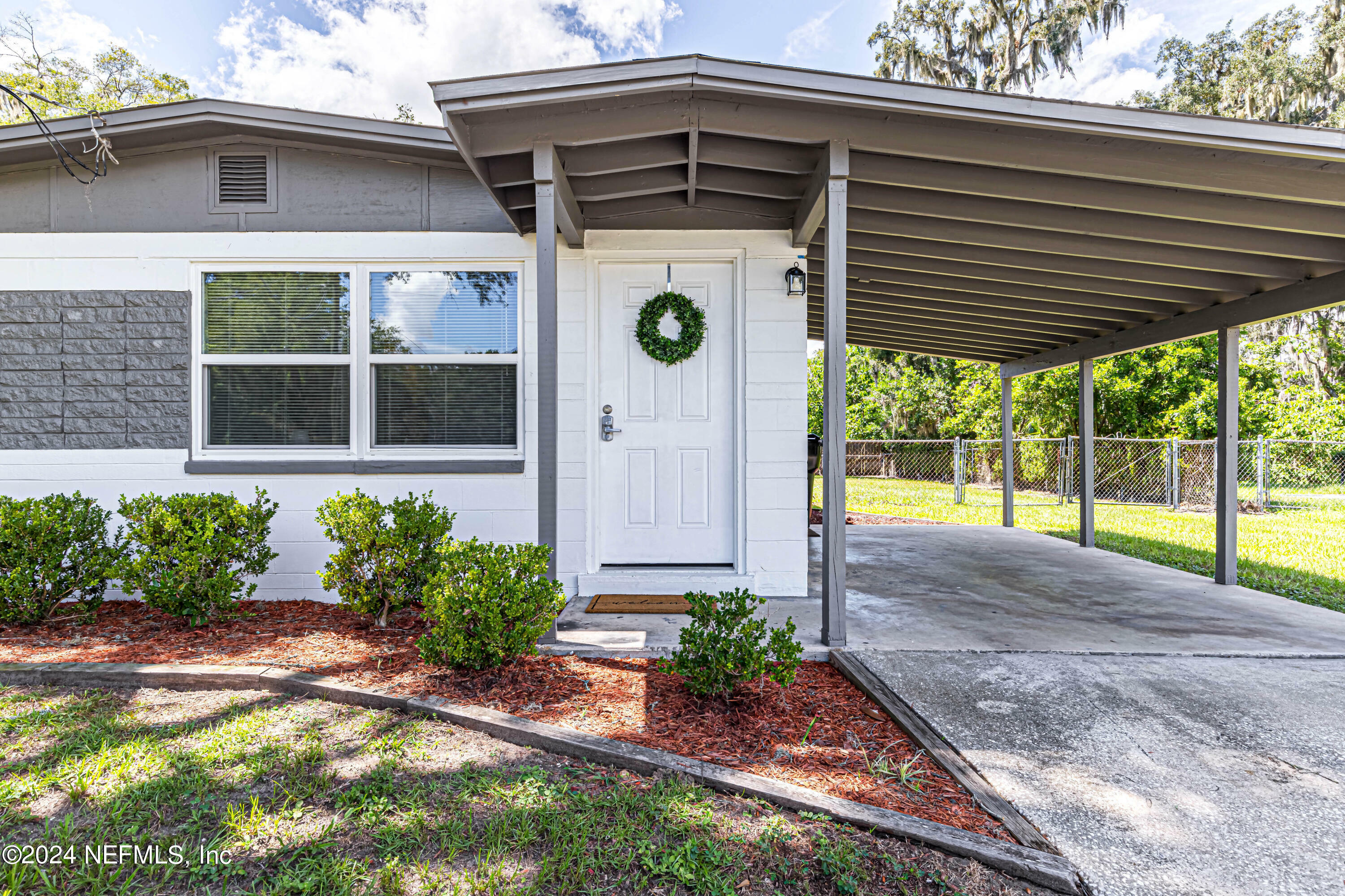 Property Photo:  301 Hollis Drive E  FL 32073 