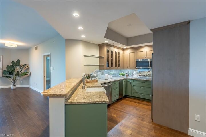Property Photo:  1001 Arbor Lake Dr 607  FL 34110 