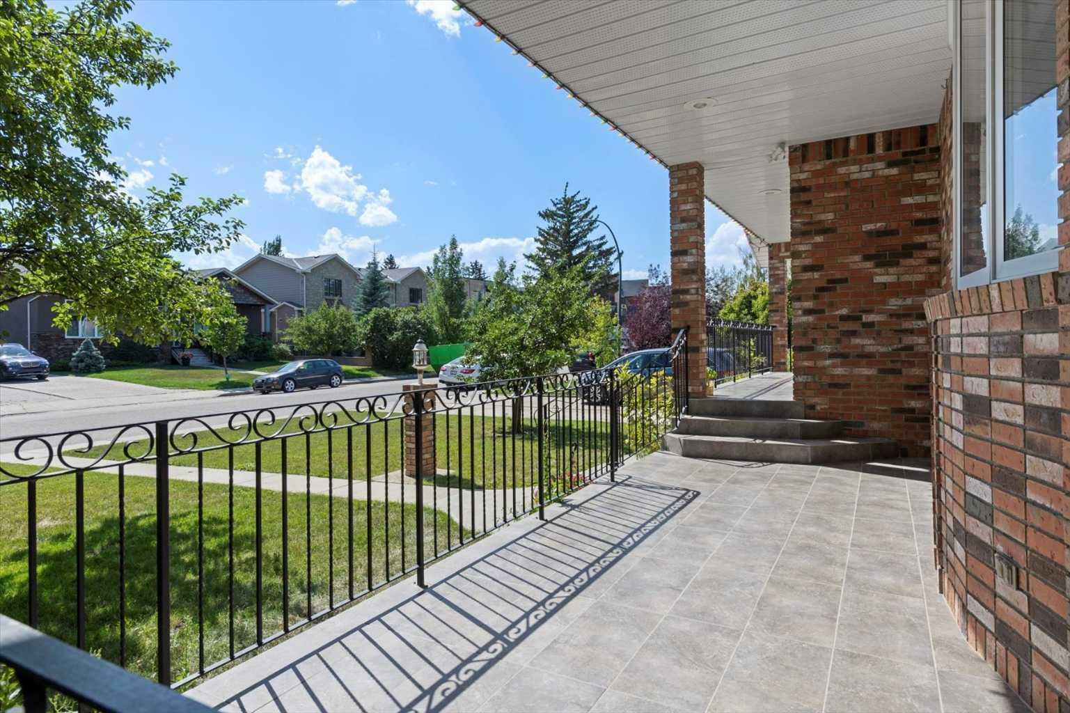 Property Photo:  1612 48 Avenue SW  AB T2T 2S8 