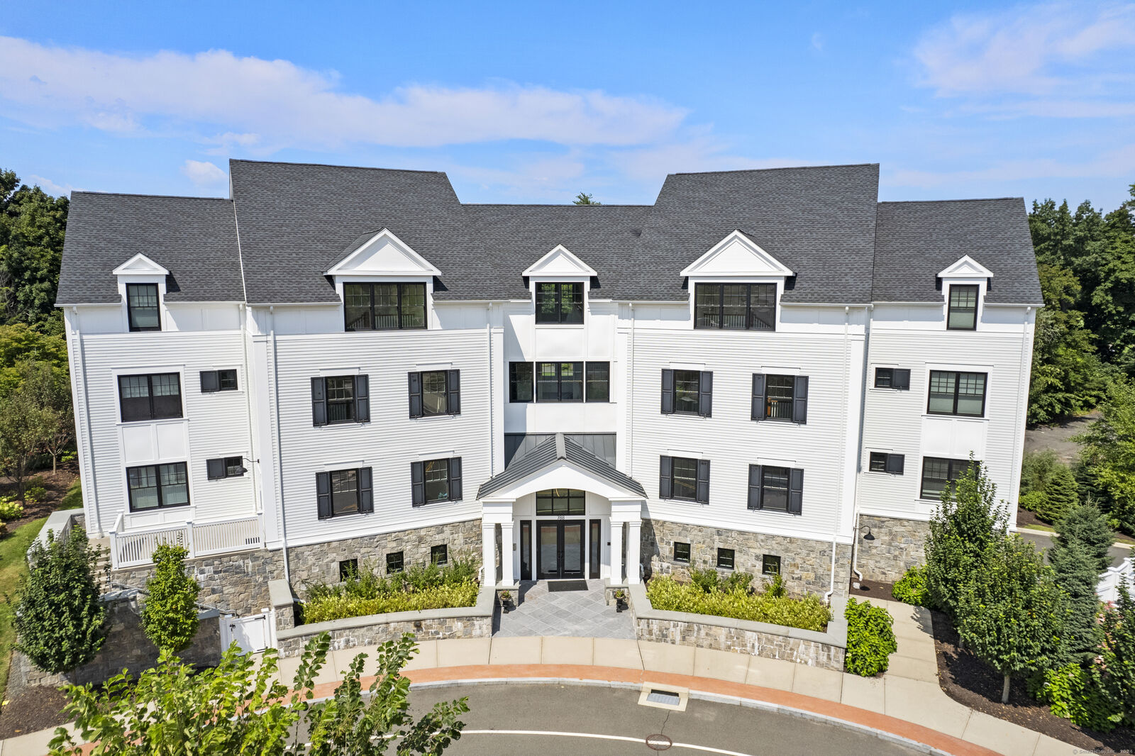 Property Photo: 788 Farmington Avenue Apt 104 CT 06032