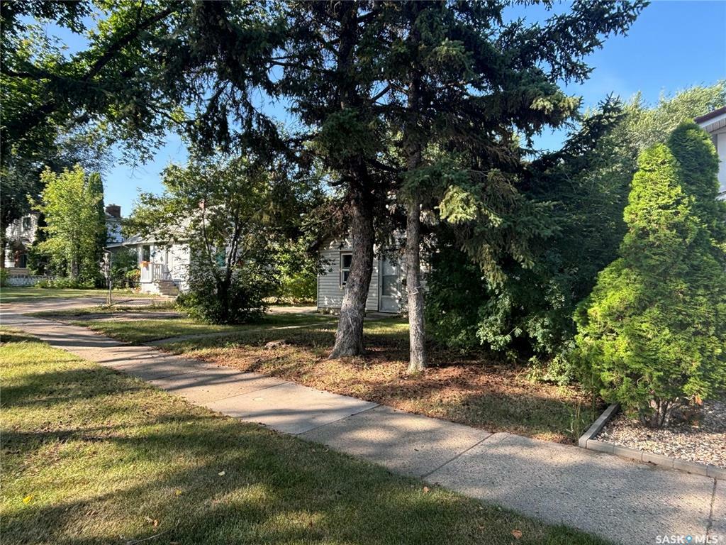 Photo de la propriété:  1515 F Avenue N  SK S7L 1X8 