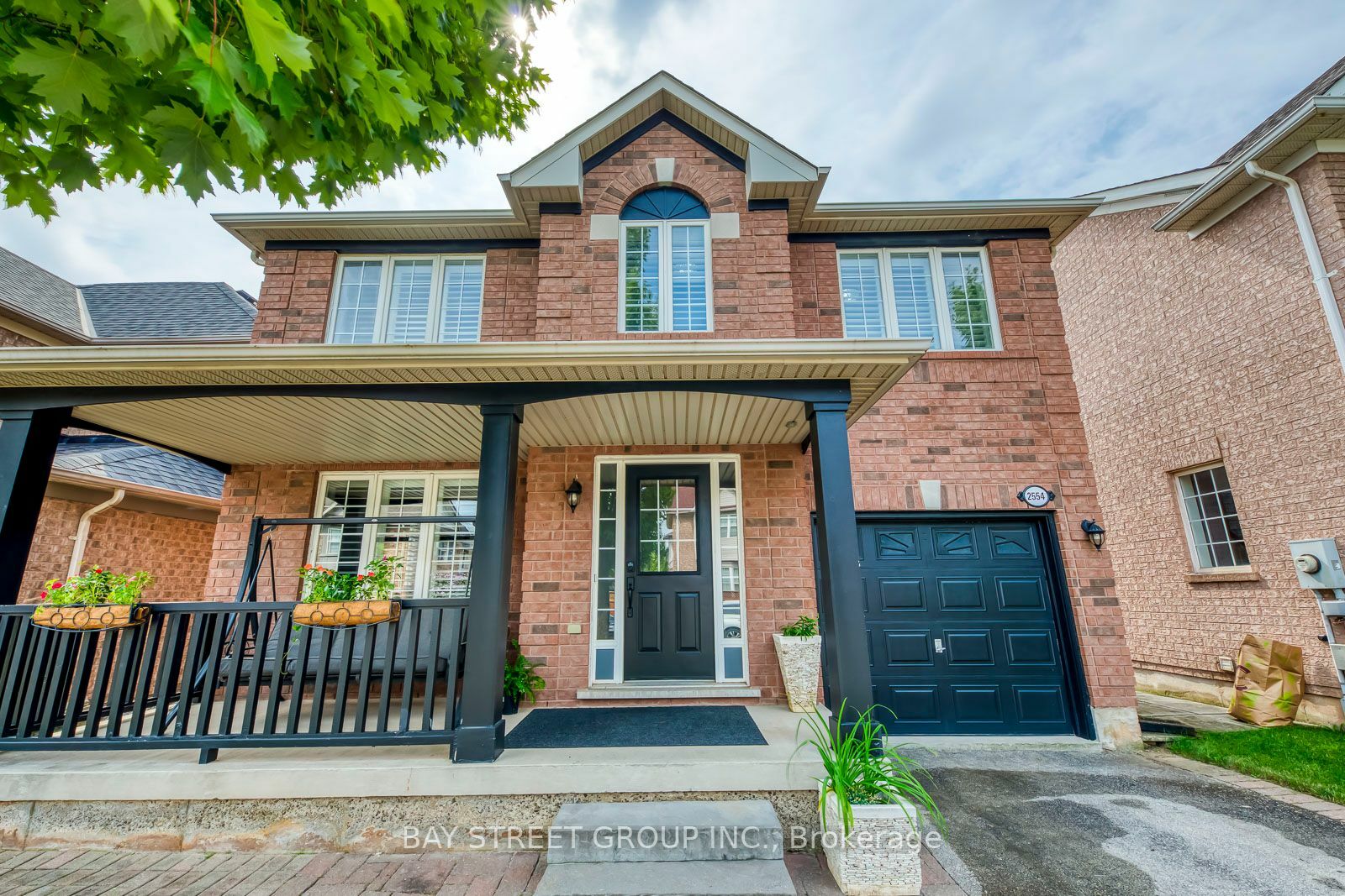 2554 Dashwood Dr  Oakville ON L6M 4C2 photo