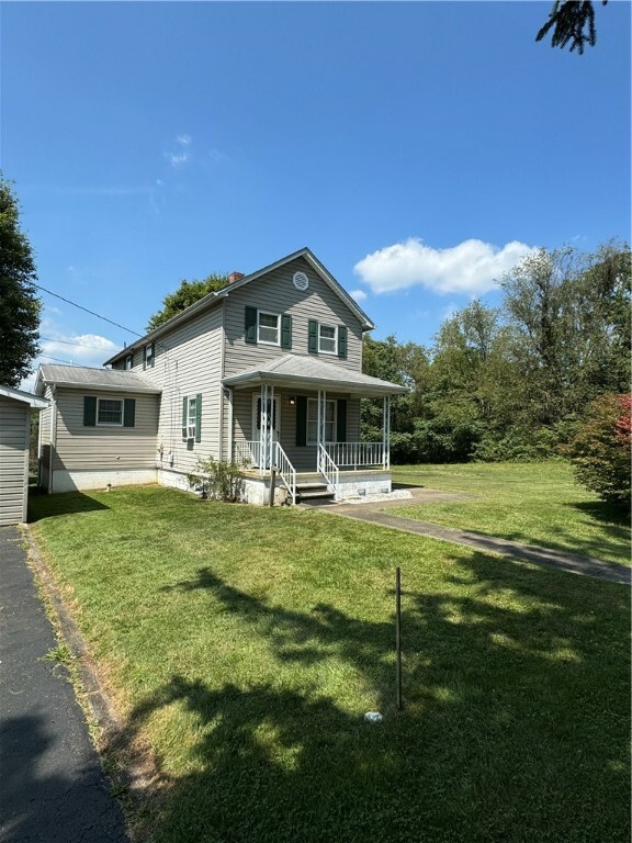 Property Photo:  4 English Ln  PA 15731 