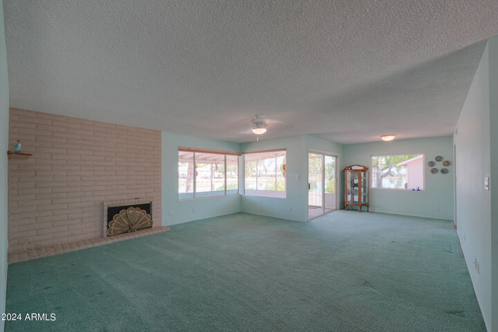 Property Photo: 4906 E Lake Point Circle AZ 85044