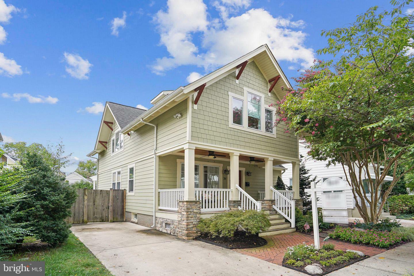 Property Photo:  31 E Maple Street  VA 22301 