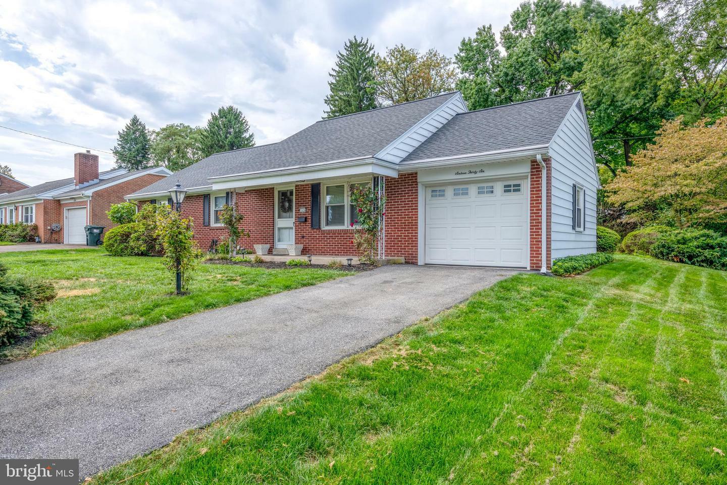 Property Photo:  1636 Ridgedale Drive  PA 17601 