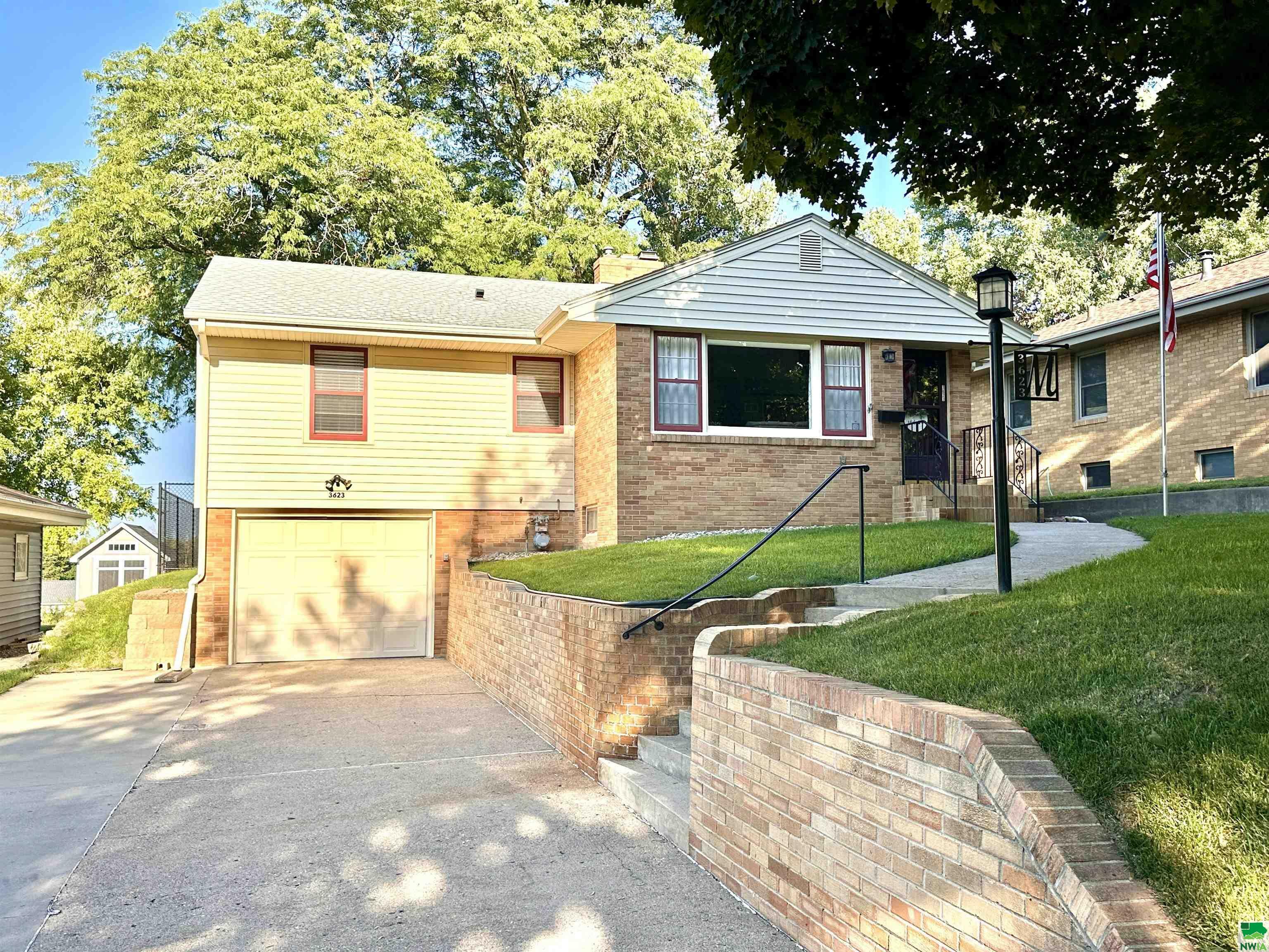 Property Photo:  3623 Jennings Street  IA 51104 