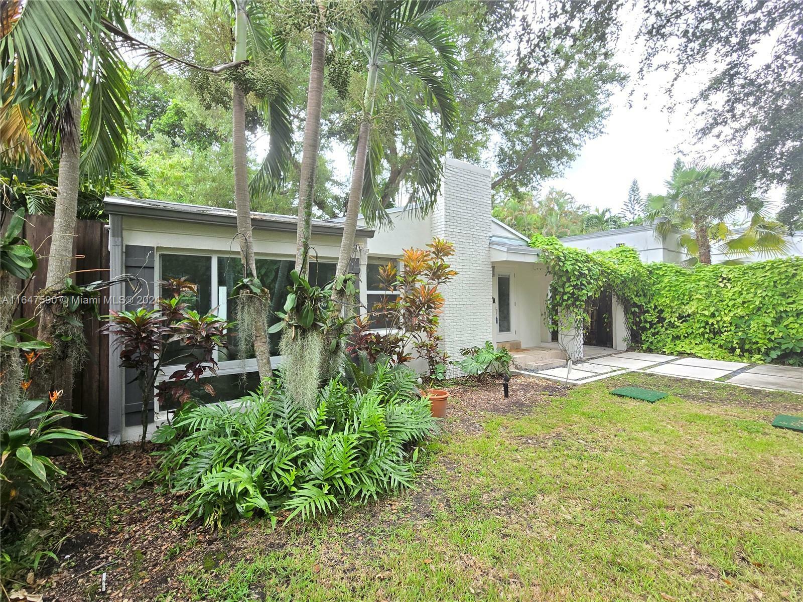 Property Photo:  4116 Pamona Ave  FL 33133 