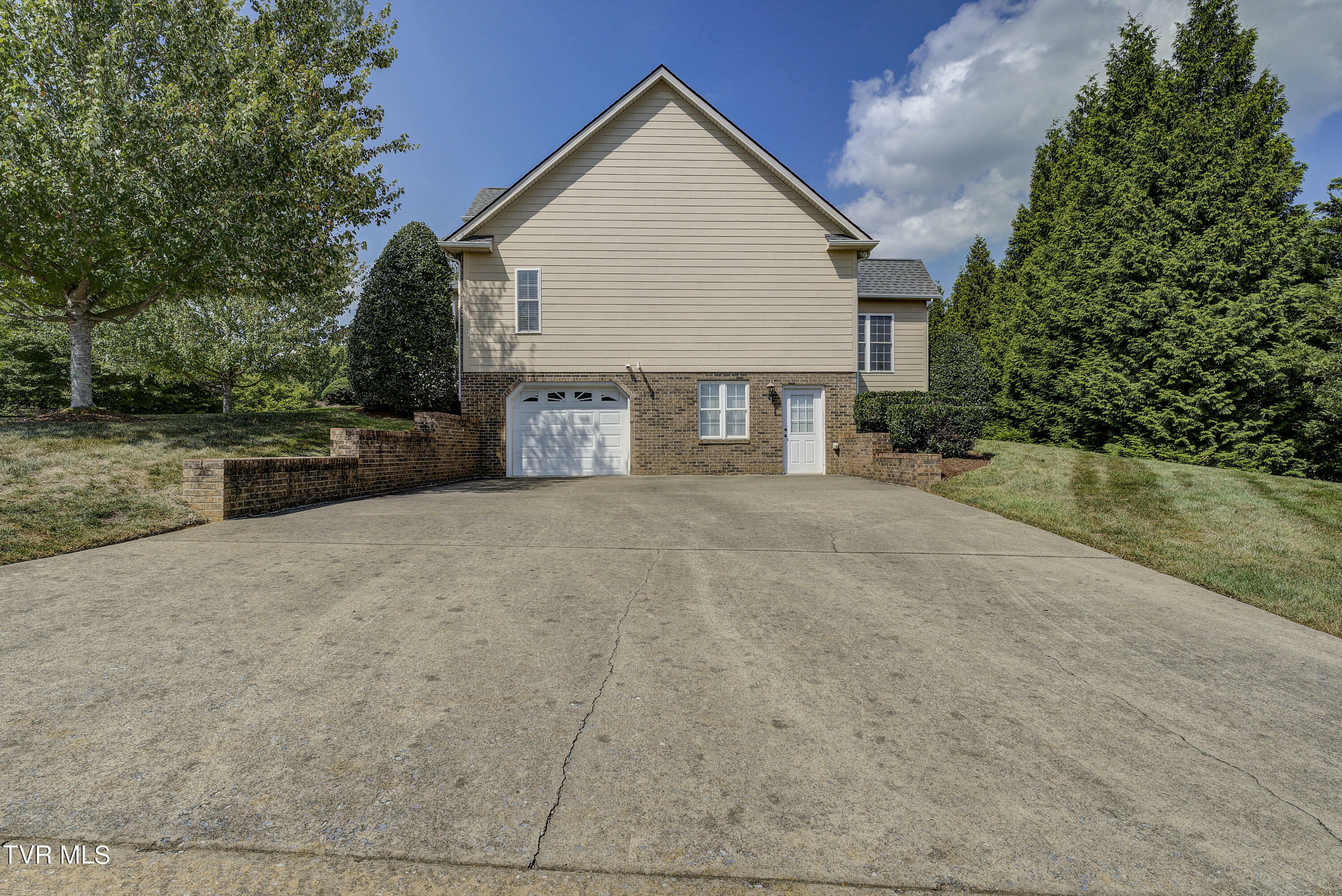 Property Photo:  22 Hickory Point  TN 37659 