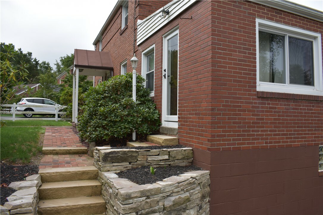 Property Photo:  8987 Eastview Dr  PA 15101 