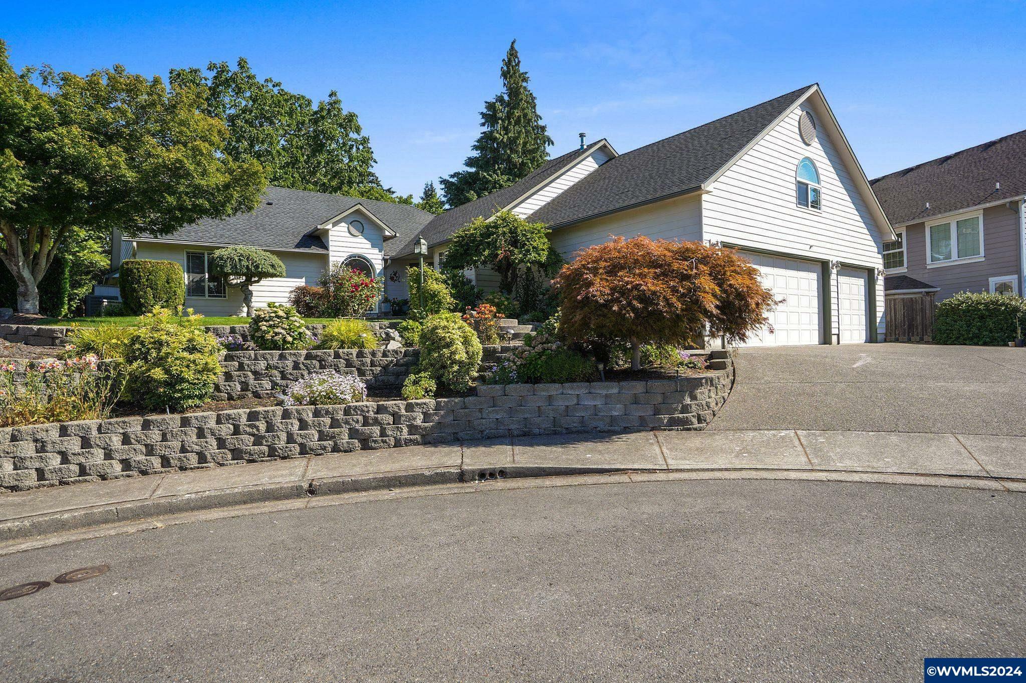 Property Photo:  1493  Yakima Ct NW  OR 97304 