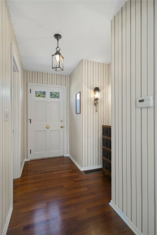 Property Photo:  105 Highgate Place  NY 14850 