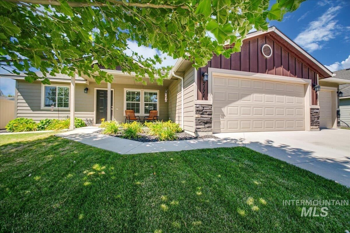 Property Photo: 2171 N Mountain Ash Ave ID 83634