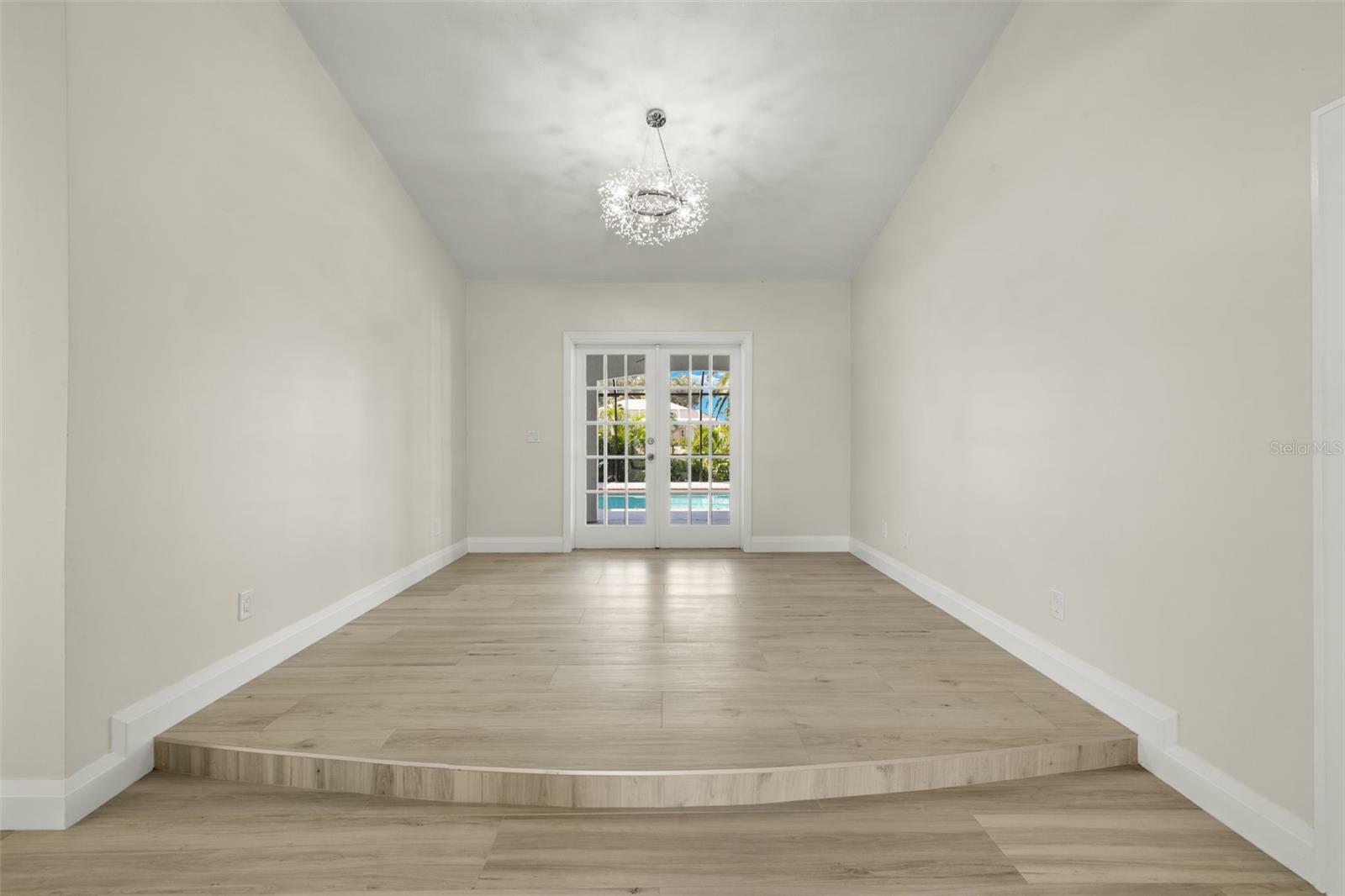 Property Photo:  711 SE 33rd Terrace  FL 33904 