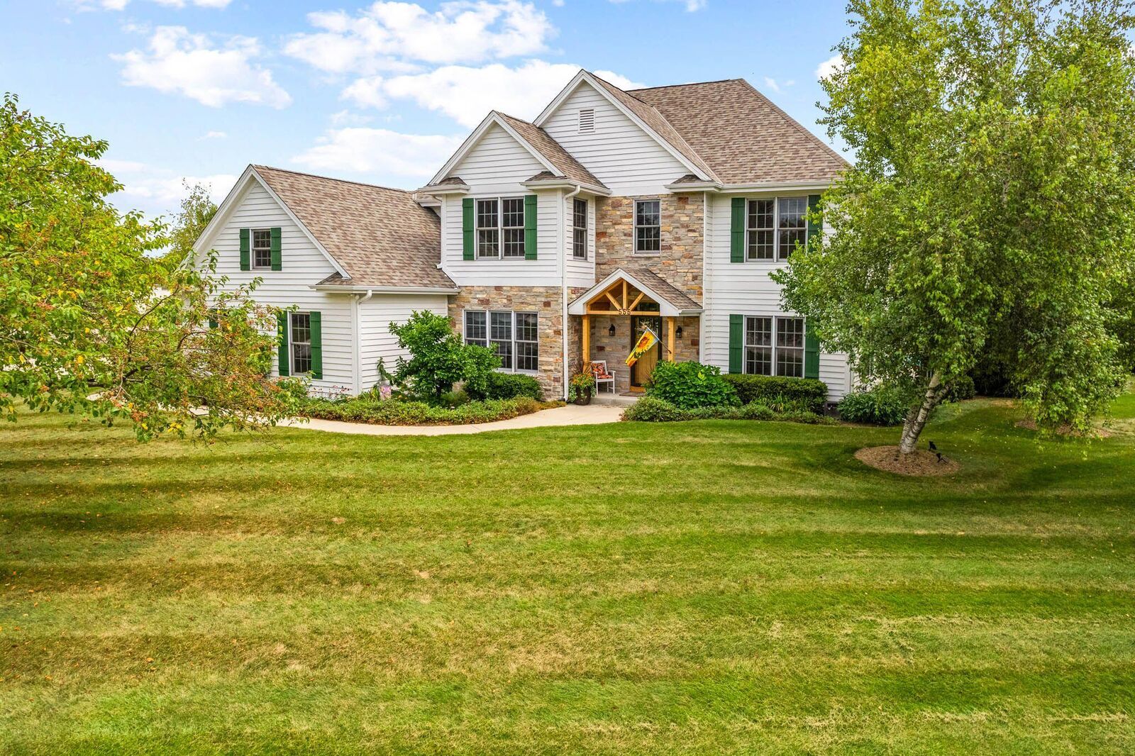 Property Photo:  555 River Bluff Cir  WI 53066 