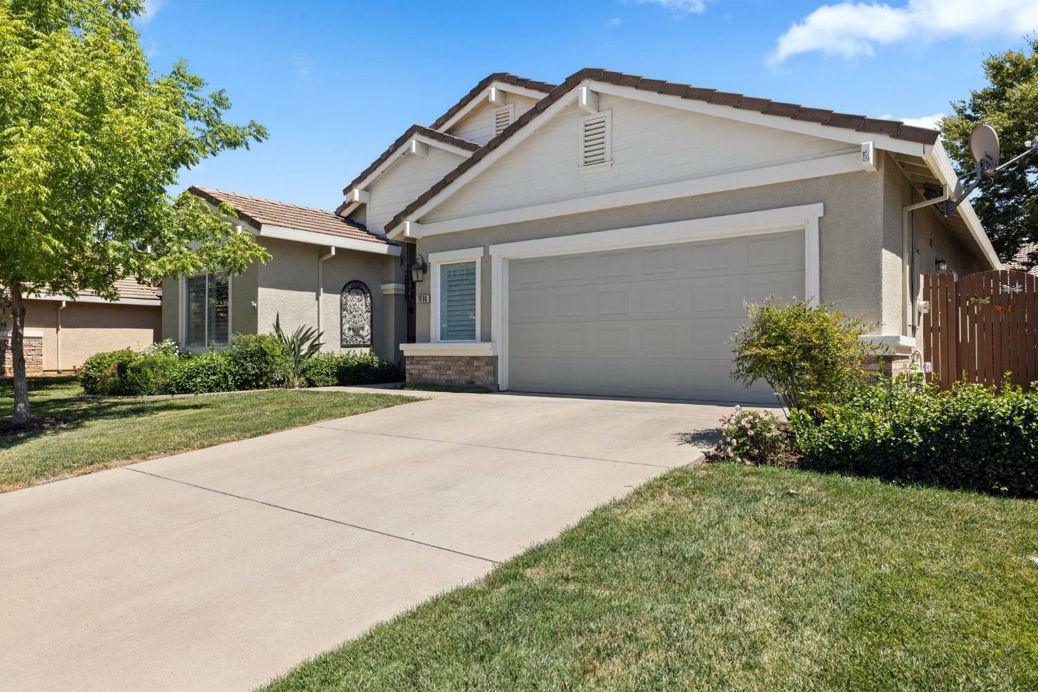 Property Photo:  7904 Quaker Ridge Way  CA 95829 