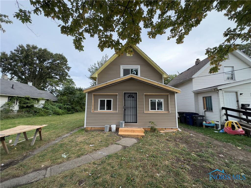Property Photo:  1817 Ridgewood Avenue  OH 43608 