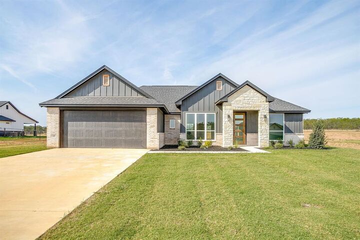 Property Photo: 205 Jimmy Lane TX 76066