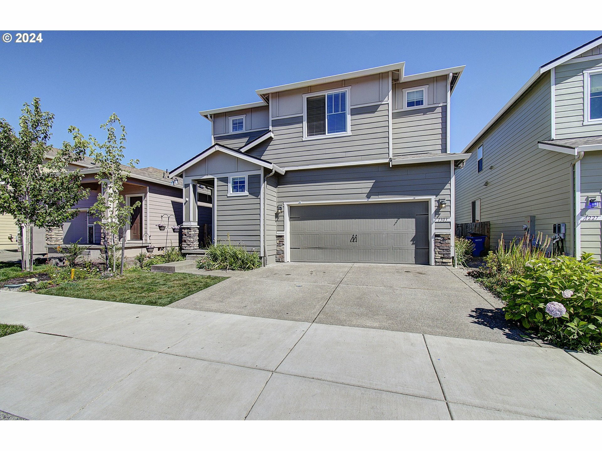 Property Photo: 1303 W 17th Ave WA 98629