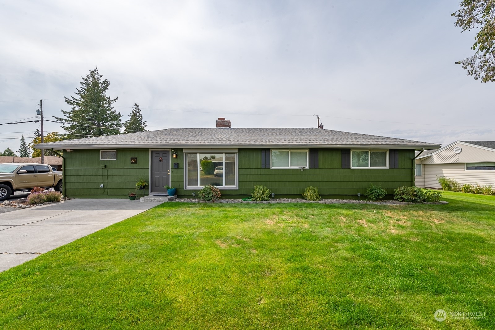 Property Photo:  207 F Street NE  WA 98823 