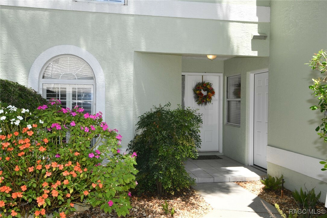 Property Photo:  808 Lanark Court  FL 34453 