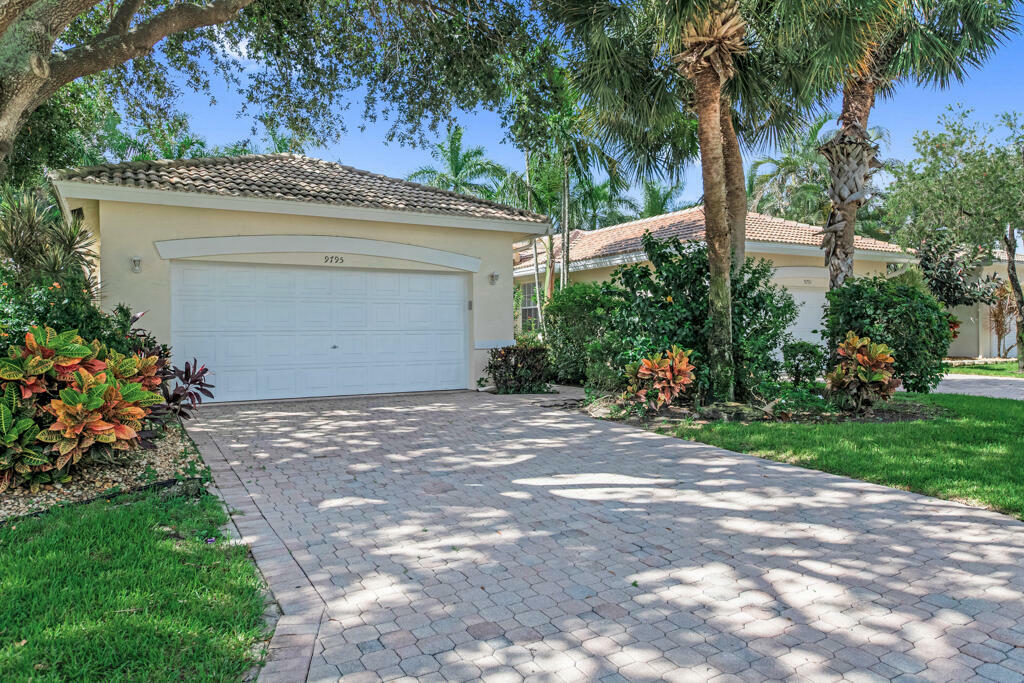 Property Photo:  9795 Crescent View Drive S  FL 33437 