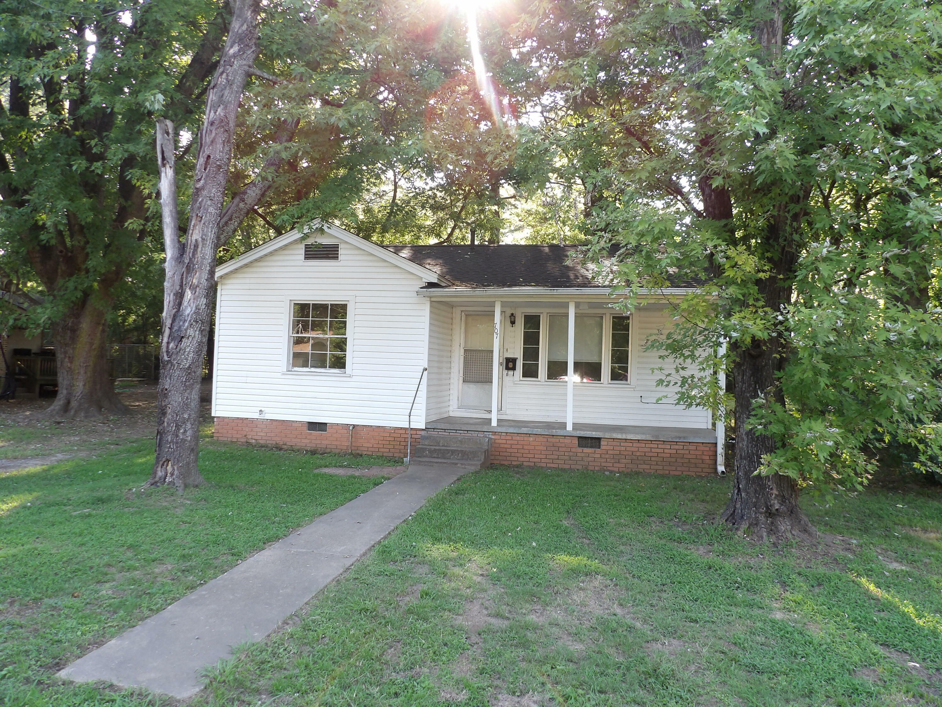 Property Photo:  707 N Brown Street  AR 72830 