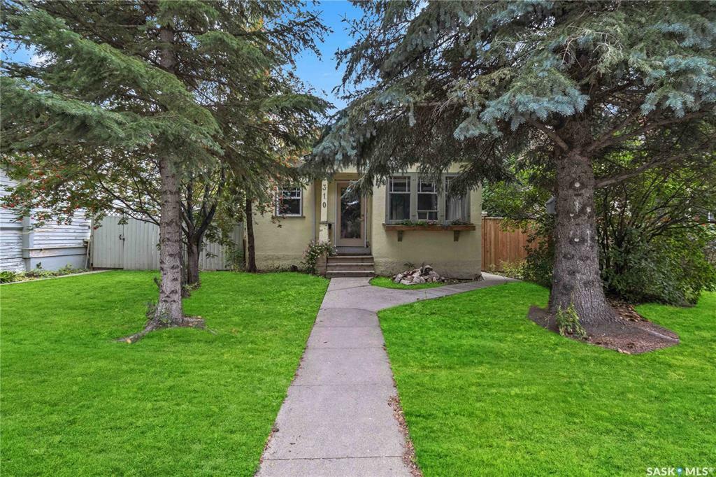 Property Photo:  310 8th Street E  SK S7H 0P5 