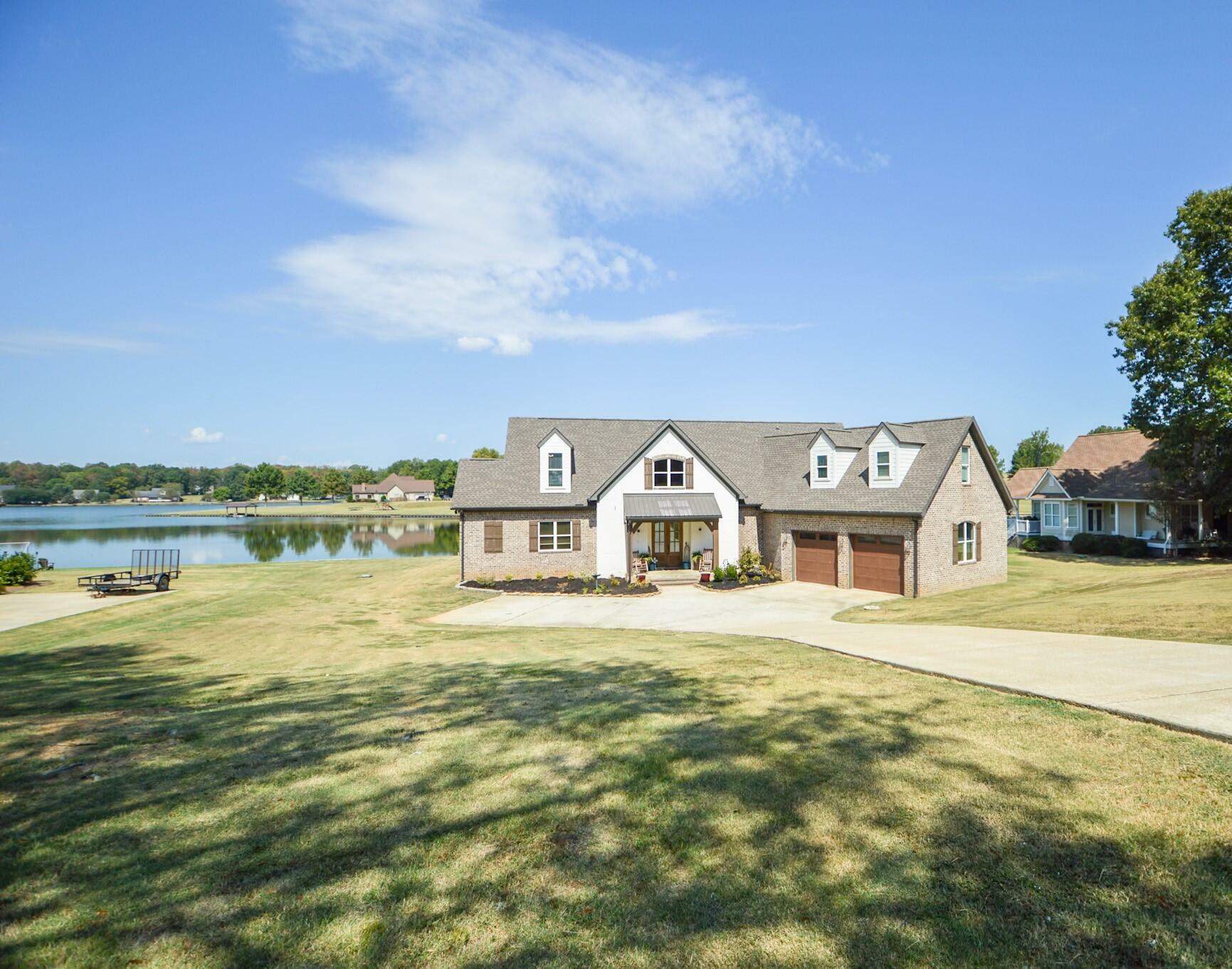 Property Photo:  839 E Lakeshore Drive  MS 39759 