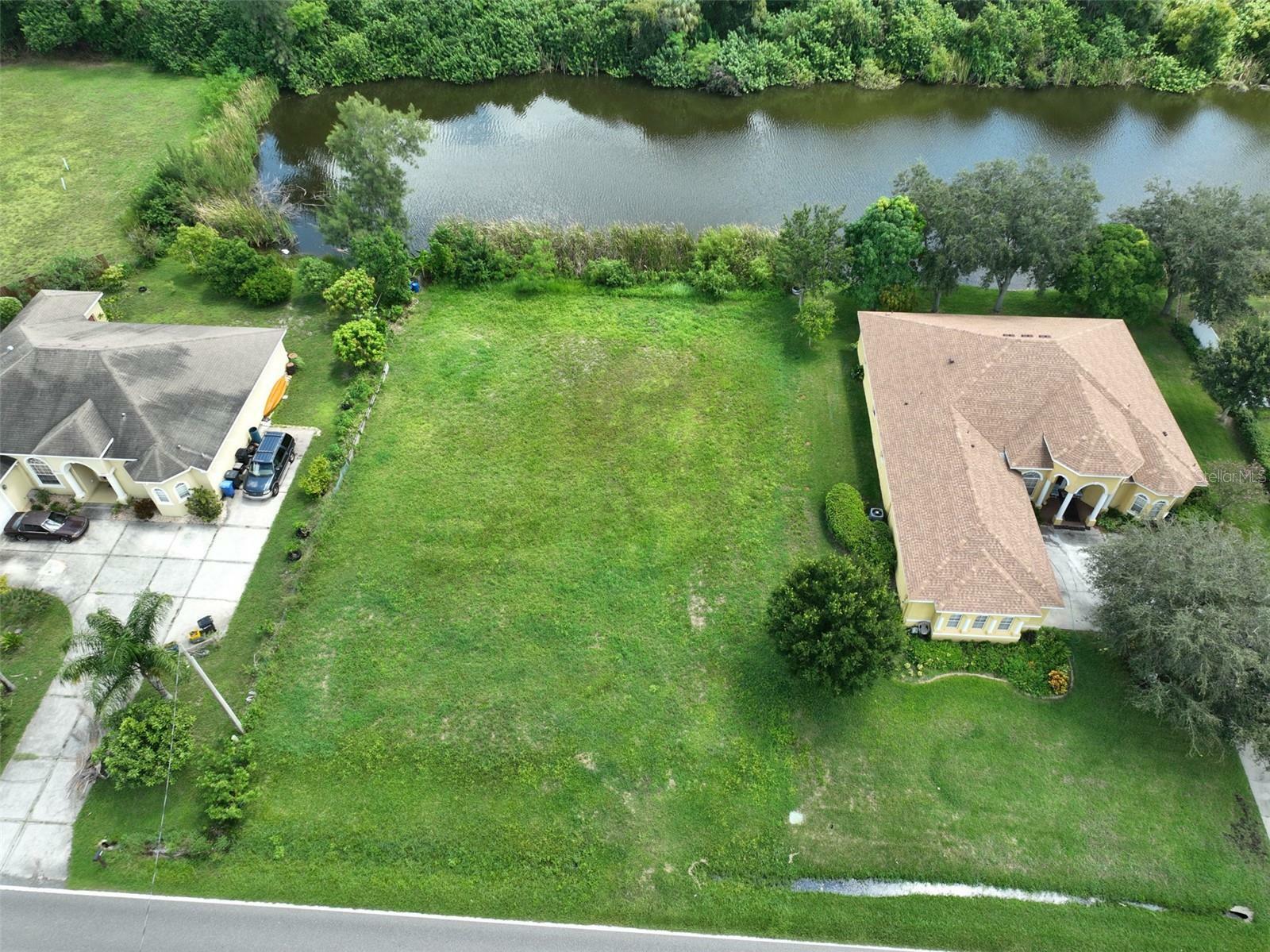 Property Photo:  1102 6th Street SE  FL 33570 